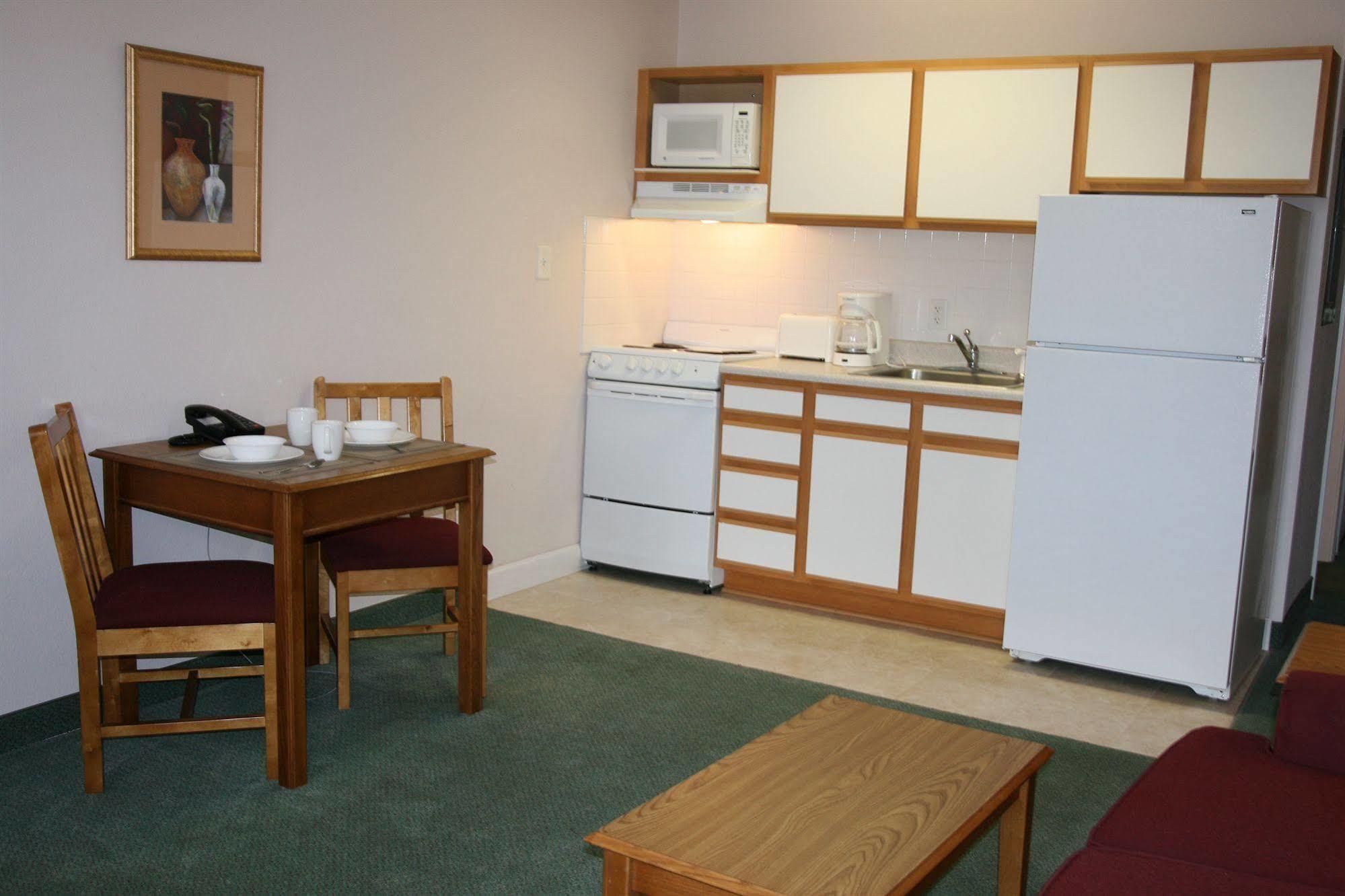 Affordable Suites רוקי מאונט מראה חיצוני תמונה